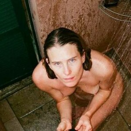 Dree Hemingway Leaks von Nacktbildern auf OnlyFans