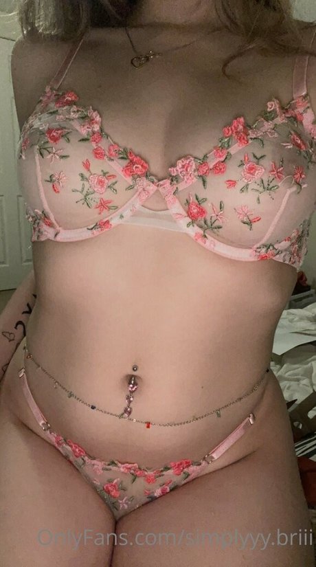 Simplyyy briii OnlyFans schlank