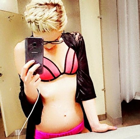 Pamelaxox NurlyFans-Brüste