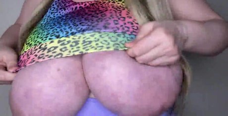 Busty Chloeuk OnlyFans geleakte Brüste