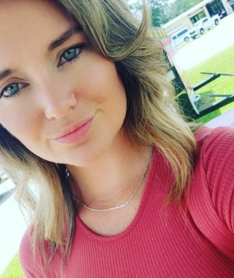 Jennifer Fox OnlyFans schlank