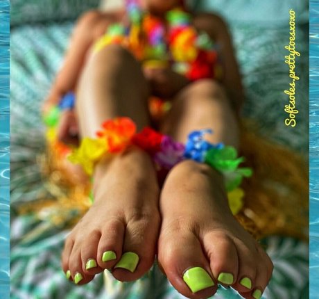 softsoles prettytoesxoxo OnlyFans geleakt.