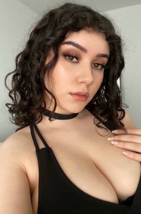 Yazzi OnlyFans-Model