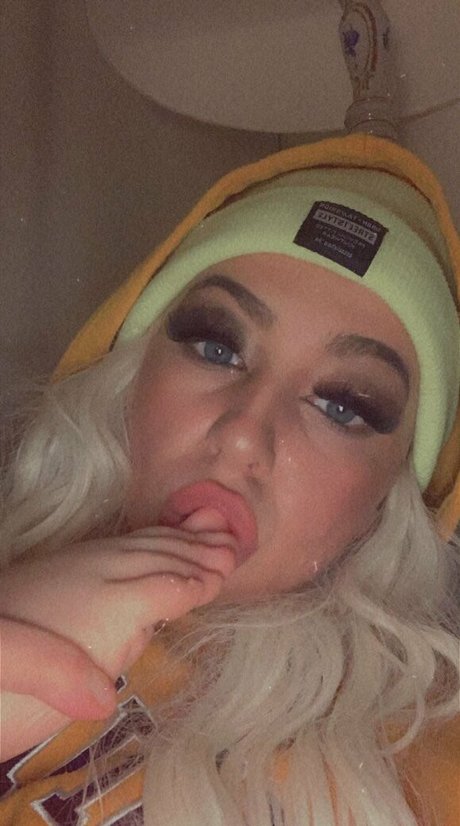 monamixxx OnlyFans explizite Inhalte