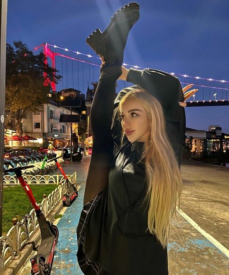 Anna Contortionist OnlyFans Beiträge