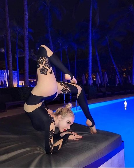 Anna Contortionist OnlyFans Nacktbilder