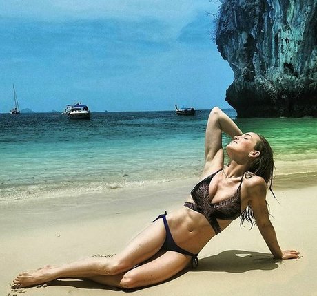 Caity Lotz OnlyFans XXX