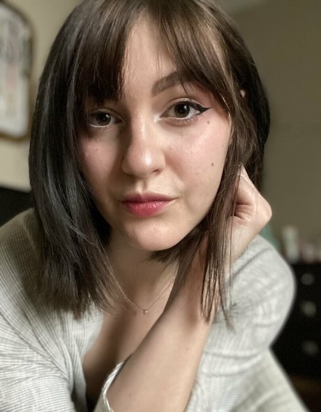 minaluna OnlyFans schlank