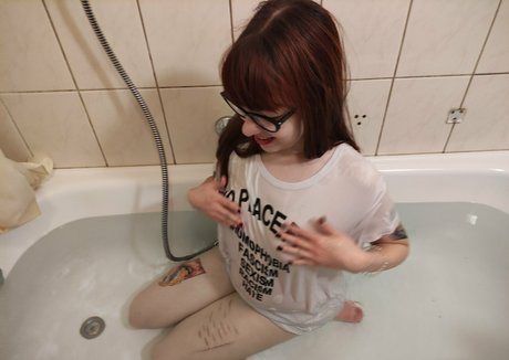 nihilistbabe Leak von OnlyFans-Inhalten