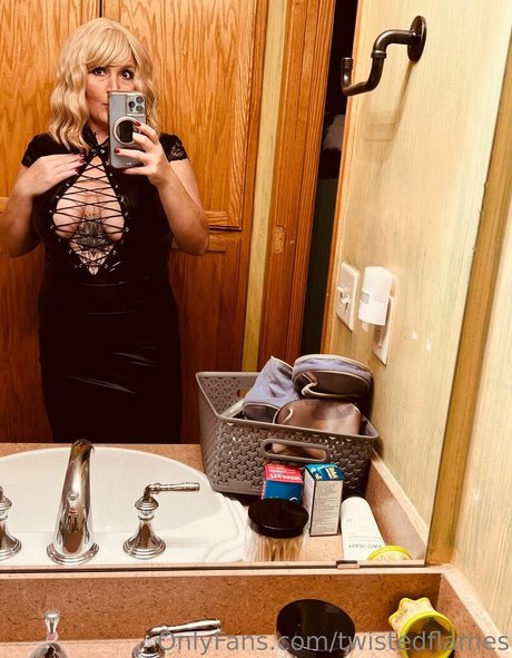 twistedflames Brüste OnlyFans