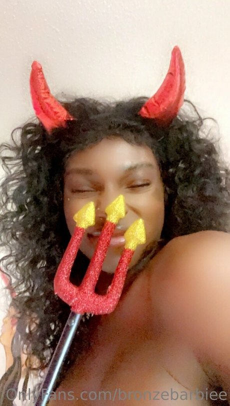bronzebarbiee OnlyFans Leak
