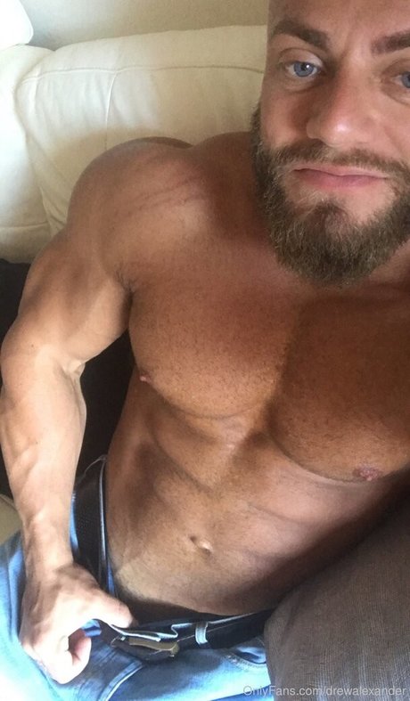 drewalexander OnlyFans geleakte Brüste