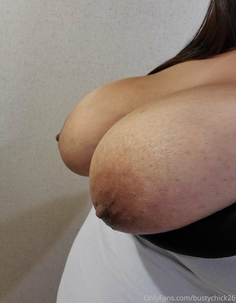 bustychick26 OnlyFans Striptease