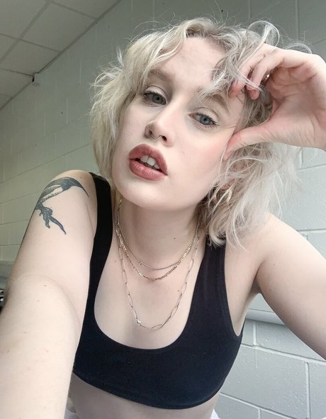 Lizzy Farrall Nacktbilder OnlyFans Leak