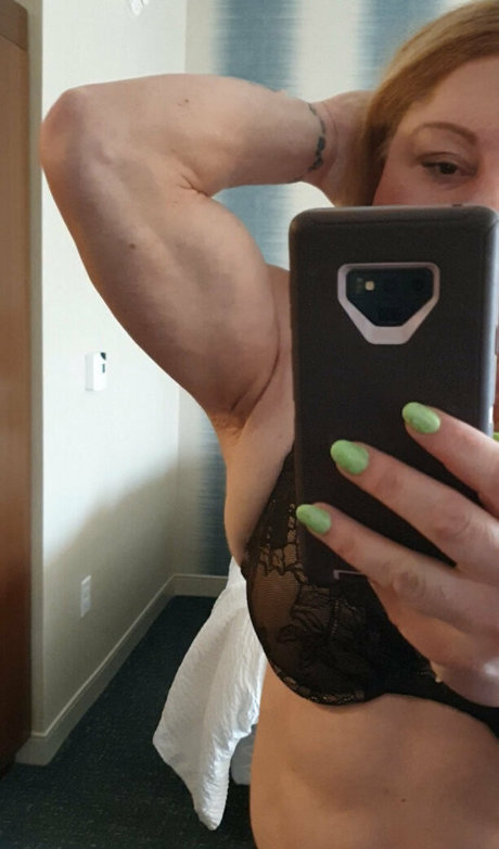 laceys muscular calves OnlyFans Bilder nackt