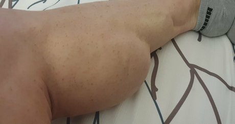 laceys muscular calves OnlyFans Modelfoto