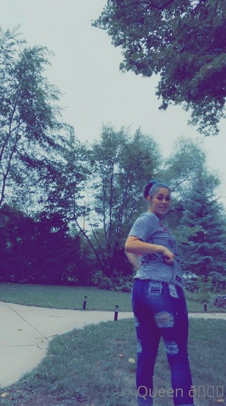 queenbitch1998 OnlyFans nackte Brüste