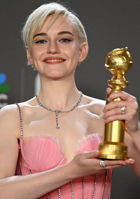 Julia Garner OnlyFans Leak