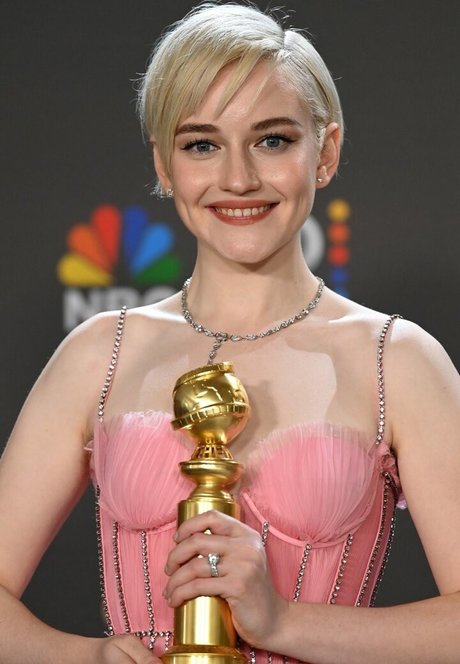 Julia Garner Sex OnlyFans