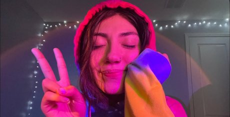 Lofiluvasmr Bilder OnlyFans