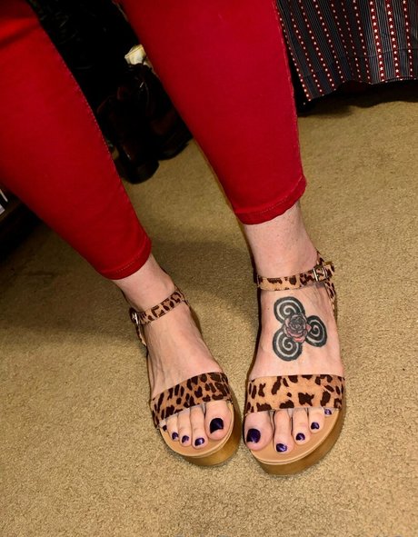 tatted12s Titten OnlyFans