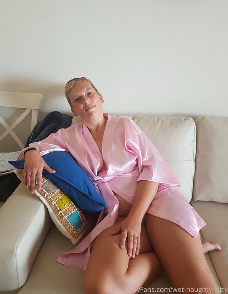 wet naughty kitty Nacktbilder auf OnlyFans