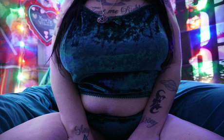 gothbunny6669 OnlyFans schlank