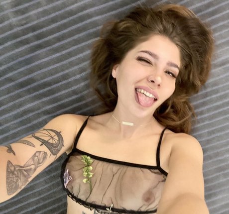 loralvova Nacktpornos von OnlyFans geleakt