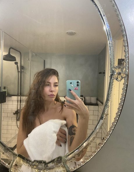 loralvova OnlyFans Nacktbilder geleakt