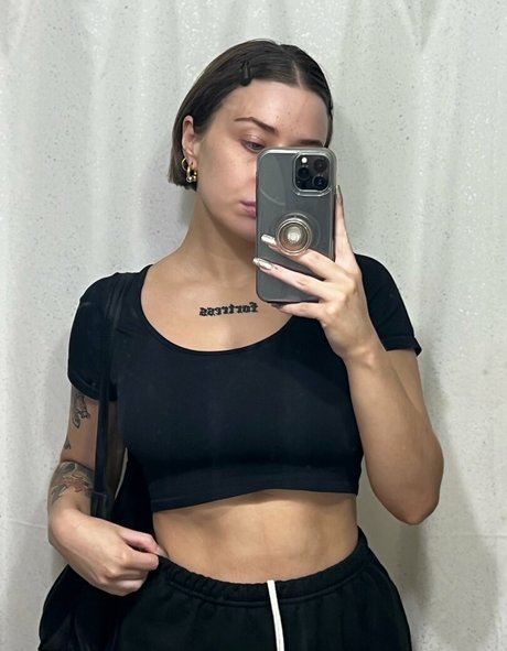 yyentaa OnlyFans Brüste Bild