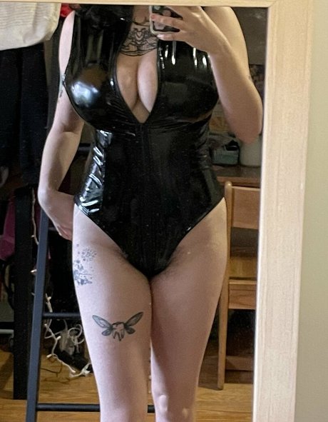 Lilkittymoon1 OnlyFans Inhalte