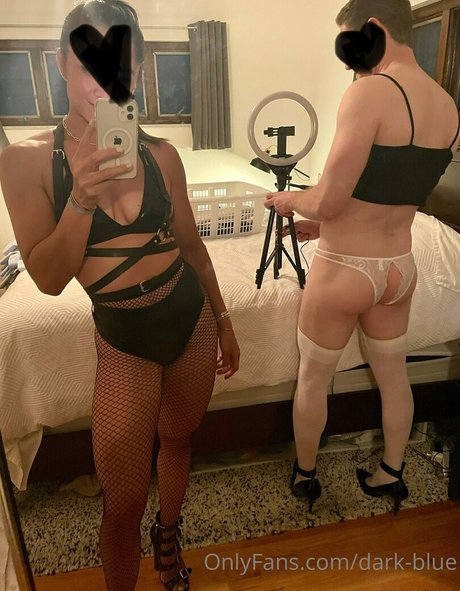 dark blue OnlyFans nackt