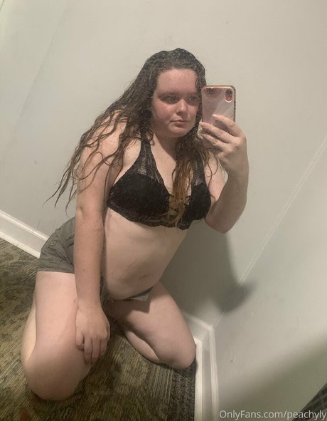 peachyly OnlyFans Sextape