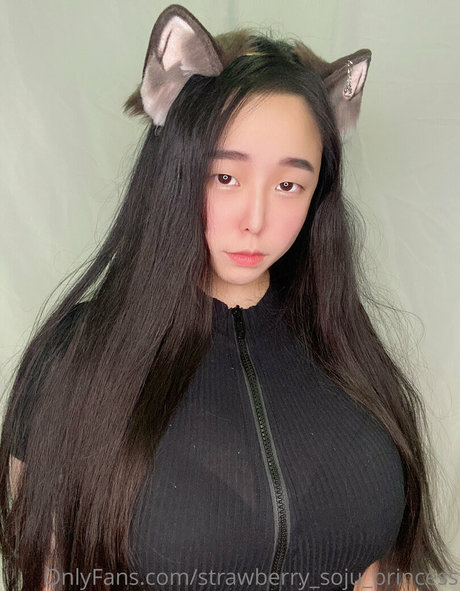 strawberry soju princess Oben ohne OnlyFans