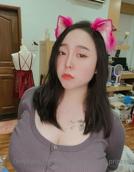 strawberry soju princess OnlyFans-Creator
