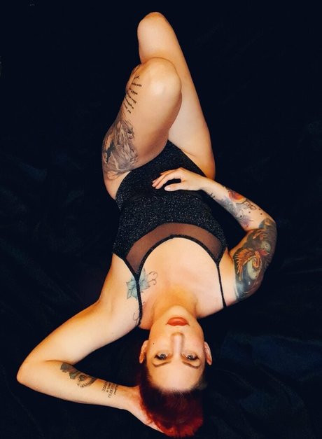 larraphoenix Sextape OnlyFans Nacktbilder