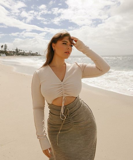 Venezia Cruz Oben ohne OnlyFans