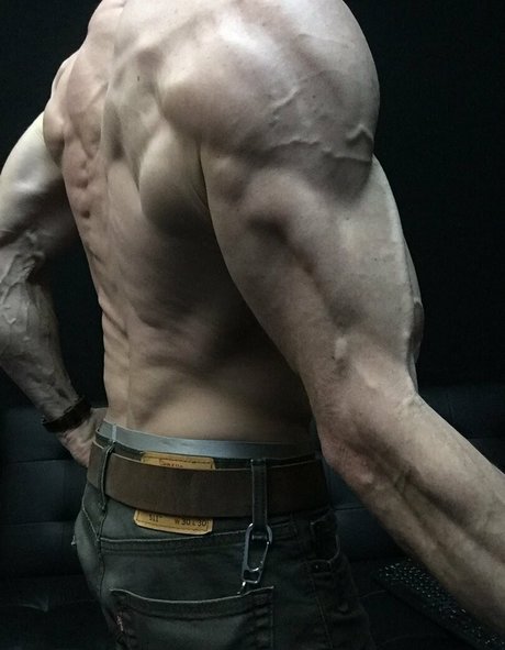 cbadonis OnlyFans Model Fotos