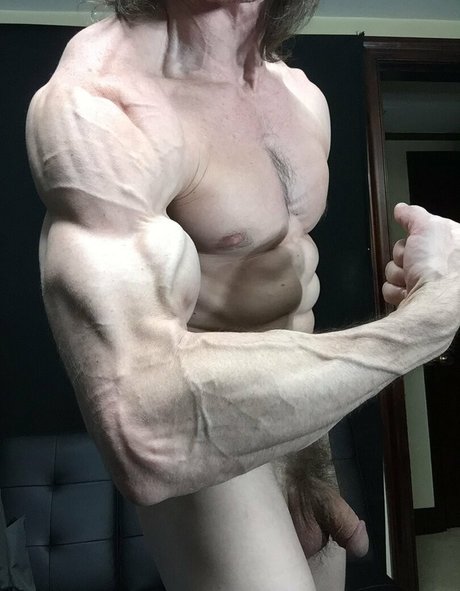 cbadonis OnlyFans Model Bilder