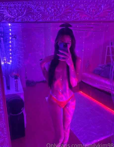 Emily Kim OnlyFans nackte Brüste