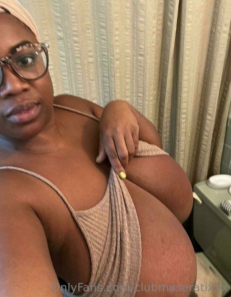 MaseratiXXX OnlyFans Nacktbilder geleakt