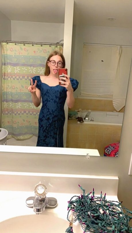 Zee R_ OnlyFans-Bild