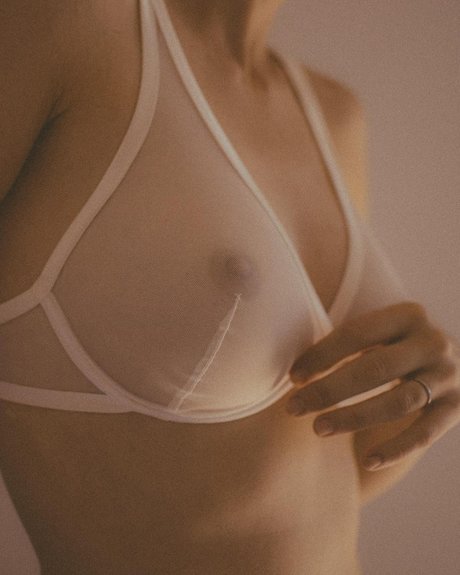 Niki Anson Oben ohne OnlyFans