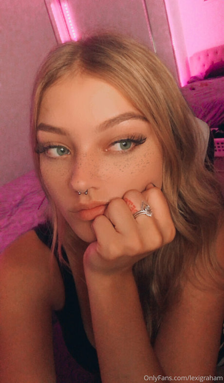 LexiGraham OnlyFans Striptease