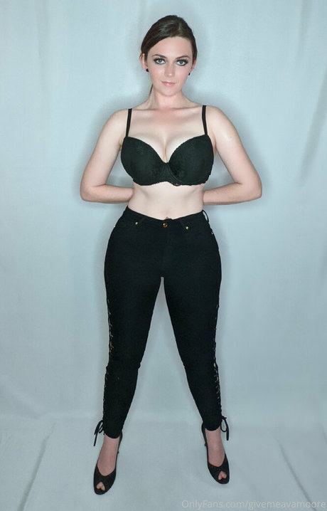 givemeavamoore OnlyFans Nacktbilder