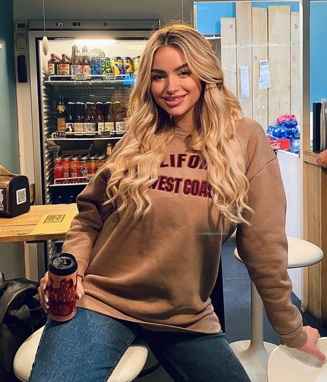 Andreea Ungur OnlyFans Bilder