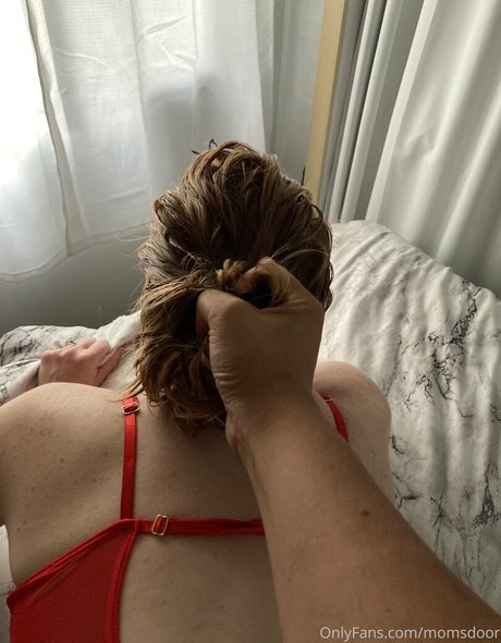 momsdoor OnlyFans Lesbisch