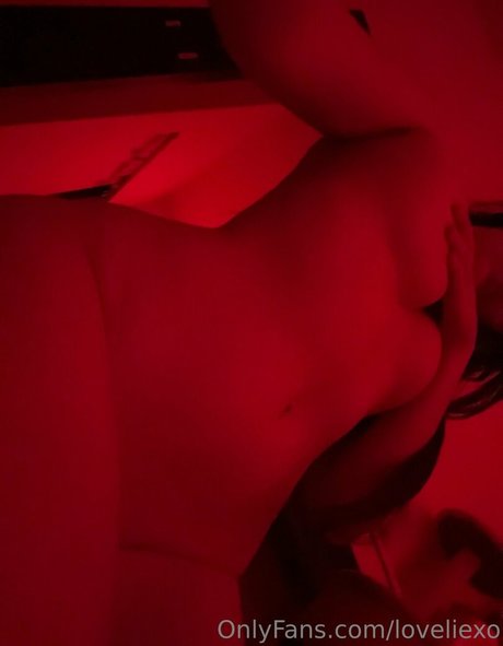 Loveliexo OnlyFans nackte Brüste