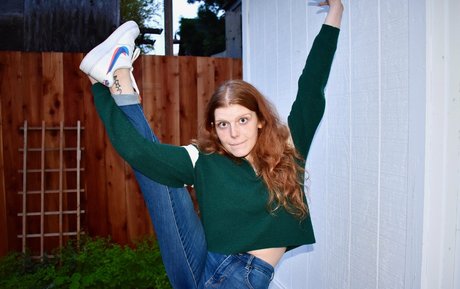 sexyredinbedfree OnlyFans