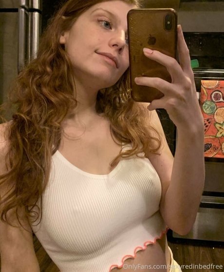 sexyredinbedfree Auf OnlyFans